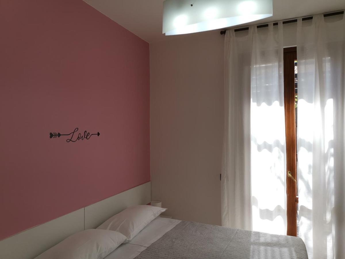 Bed and Breakfast Beb I Portici Черноббио Номер фото