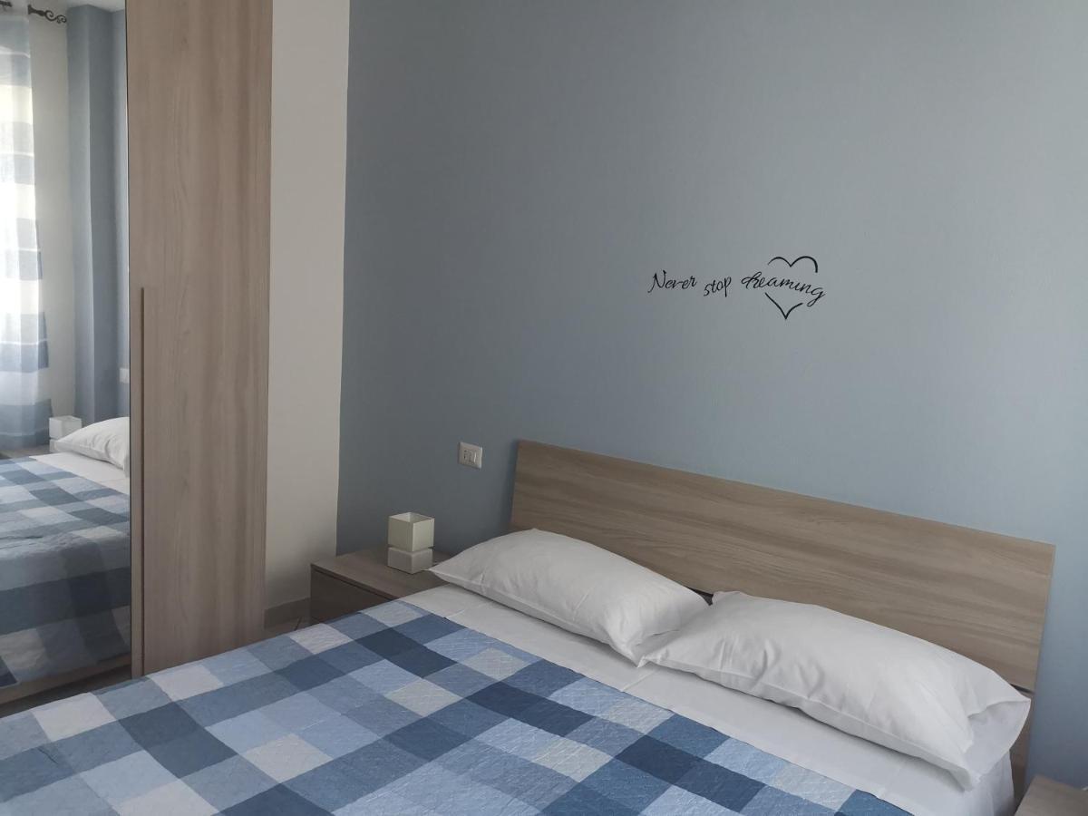 Bed and Breakfast Beb I Portici Черноббио Экстерьер фото