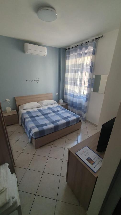 Bed and Breakfast Beb I Portici Черноббио Экстерьер фото