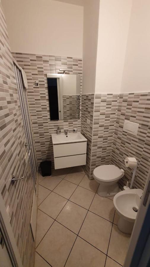 Bed and Breakfast Beb I Portici Черноббио Экстерьер фото