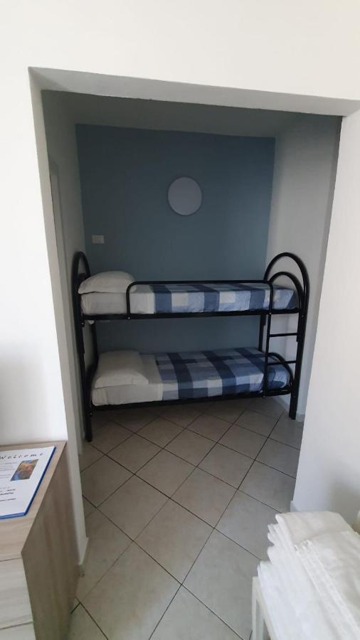 Bed and Breakfast Beb I Portici Черноббио Экстерьер фото