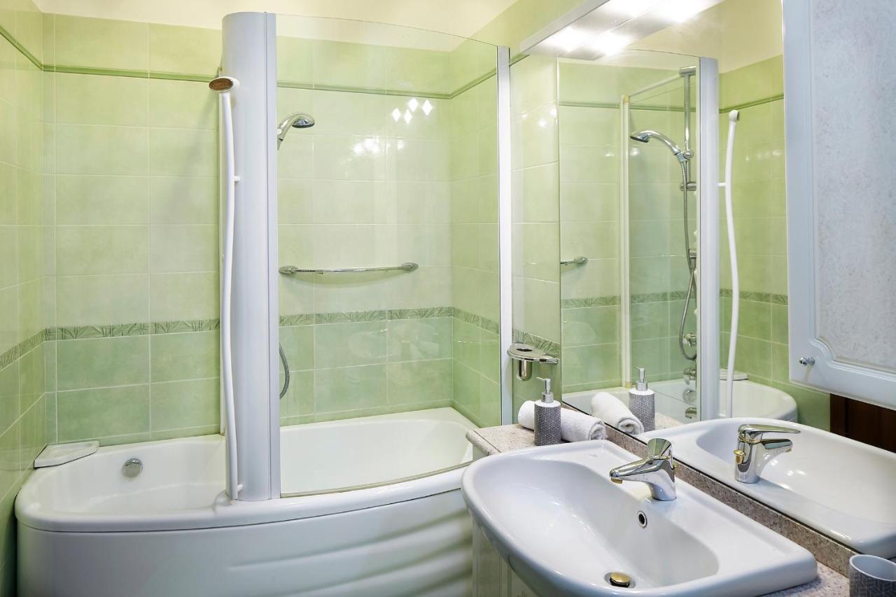 Bed and Breakfast Beb I Portici Черноббио Экстерьер фото